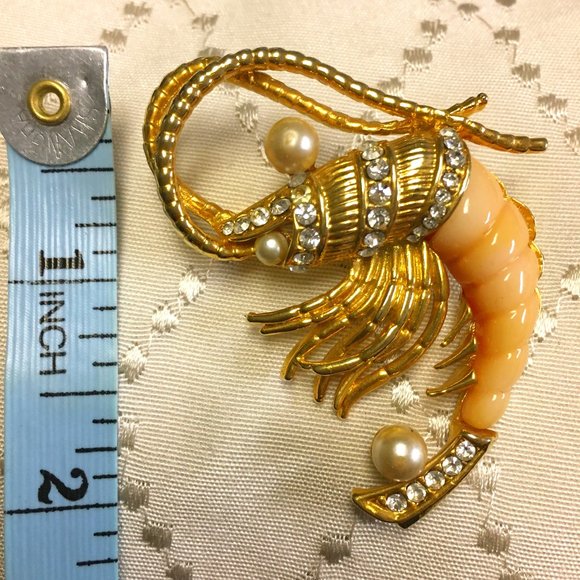 Hattie Carnegie Vintage Crawfish Rhinestone and Pearl Brooch - Picture 4 of 7